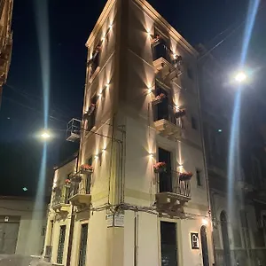 Apartament Vicolo San Gaetano -luxury Rooms-, Katania