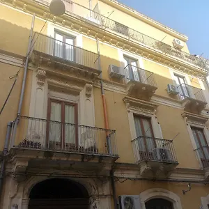 Apartament Trinity, Katania