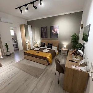  Apartment La Via Di Mezzo